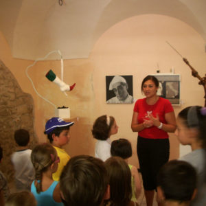 Visite guidate per bambini alla mostra d'arte di sedici artisti in occasione dei centocinquant'anni dell'Unità d'Italia a cura di Daniela Madonna-Laboratorio ArtiBus