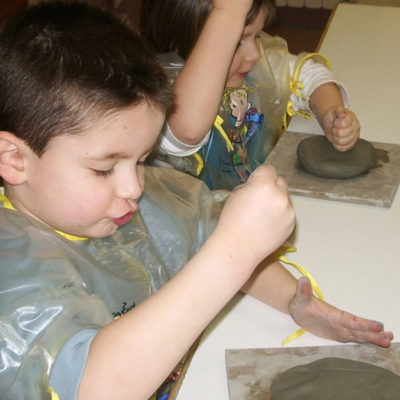 Corsi d'arte per bambini di lavorazione dell'argilla, Laboratorio ArtiBus Vasto