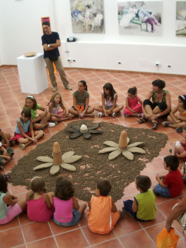 Laboratori d'arte estivi per bambini e ragazzi. Pittura, argilla e ceramica